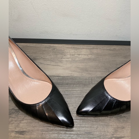 Stuart Weitzman Black Leather Pointed Toe Heels - Picture 12 of 17